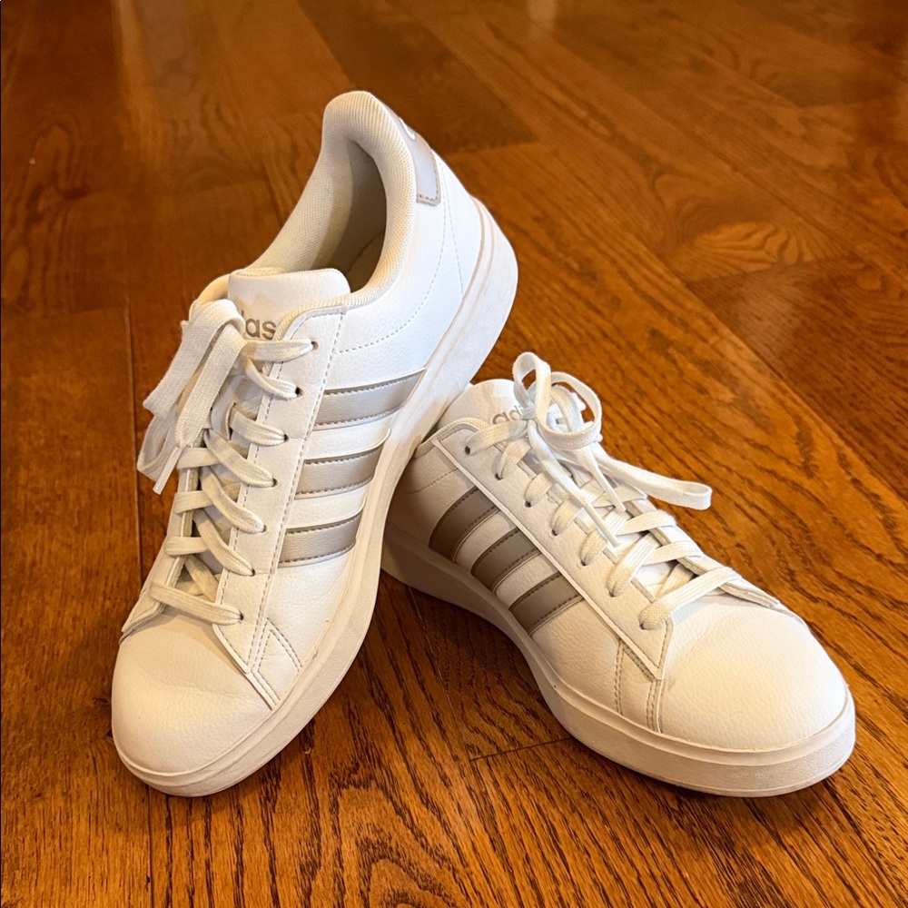 Adidas Sneakers